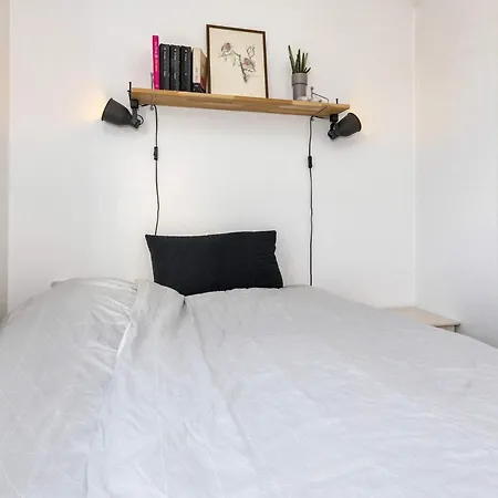 5 Person In Roslev-by Traum *